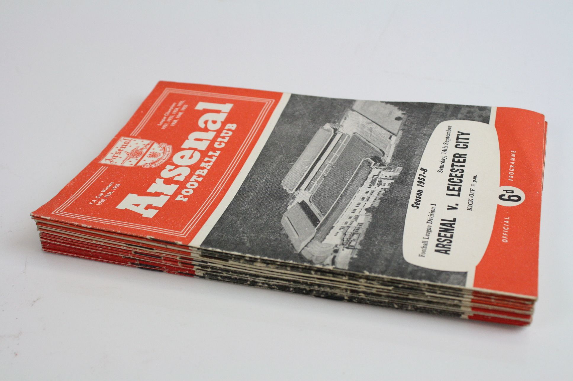 Football programmes - Large collection of approx 150 Arsenal home programmes ranging from the 1953/4 - Image 6 of 12