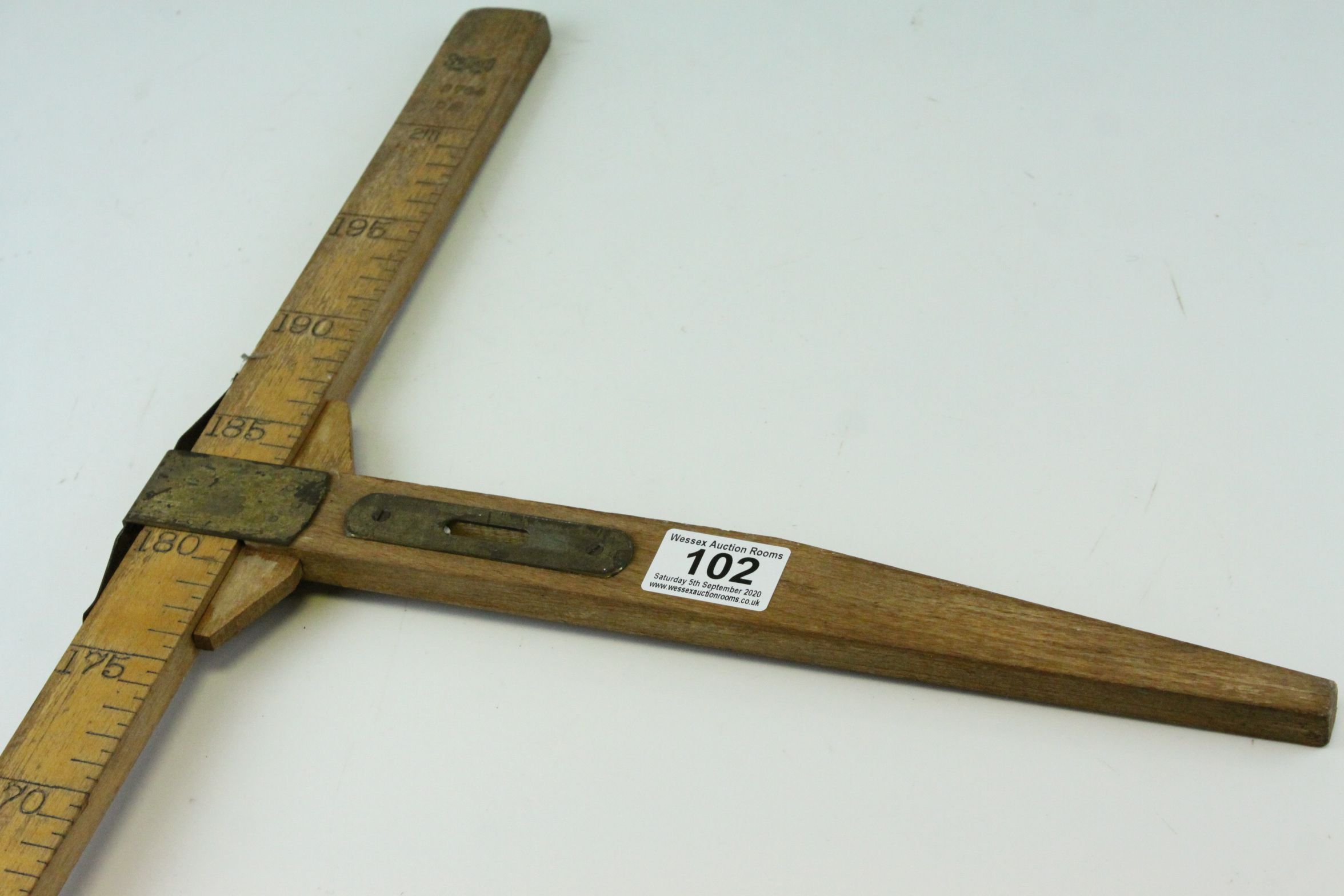 Early to Mid 20th century ' Smallwood ' Wooden Horse Measure with inset Spirit Level, measuring up - Image 2 of 2