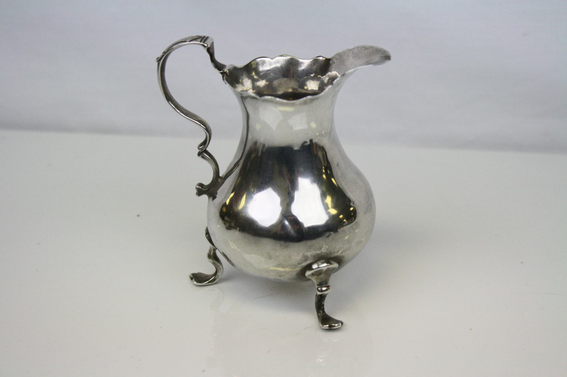 Georgian silver, London 1757, cream jug - Image 2 of 5