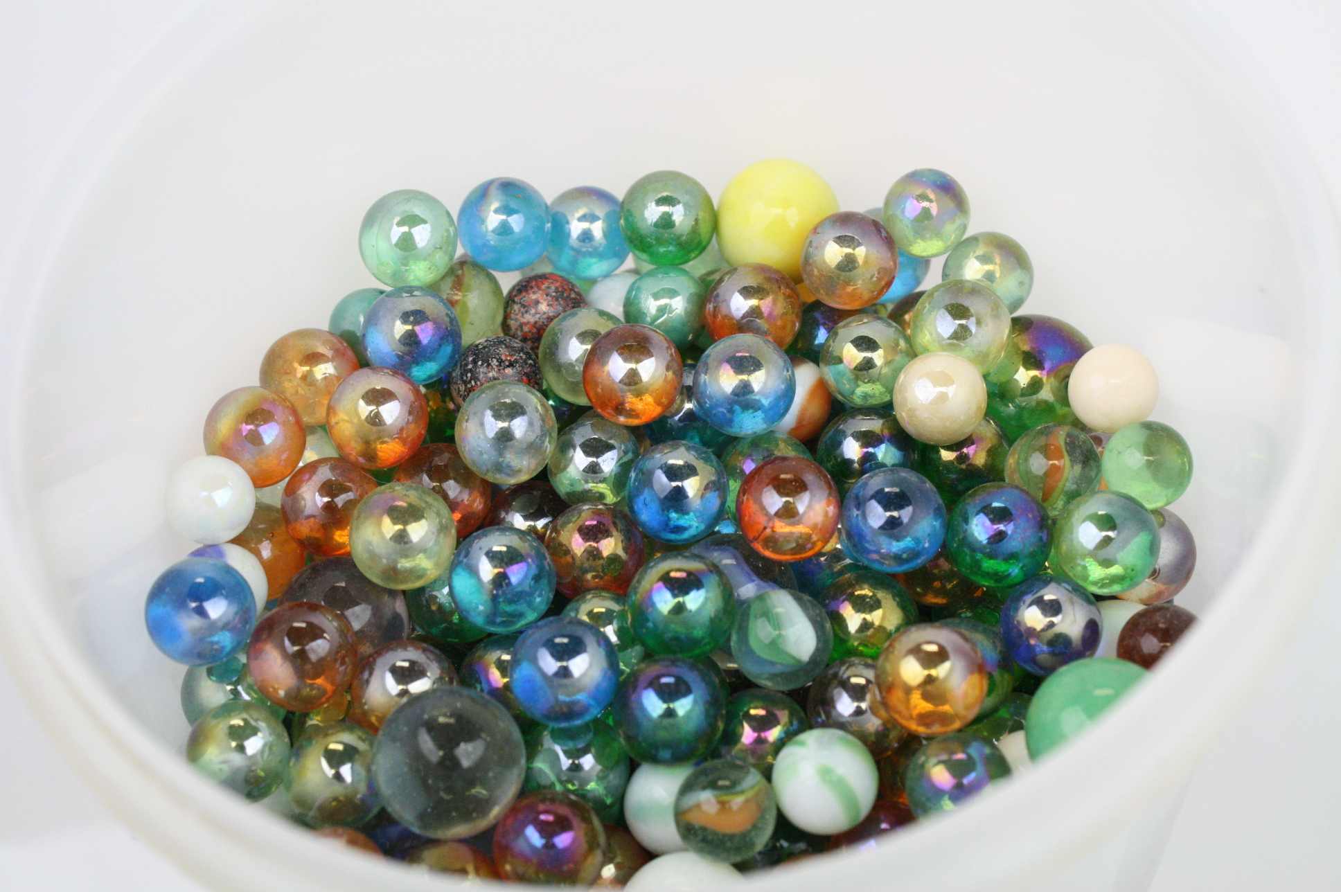 A large collection of marbles. - Image 2 of 2