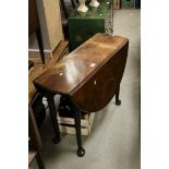 George III Mahogany Oval Gate-leg Table raised on turned legs with pad feet, h.71cms L.90cms