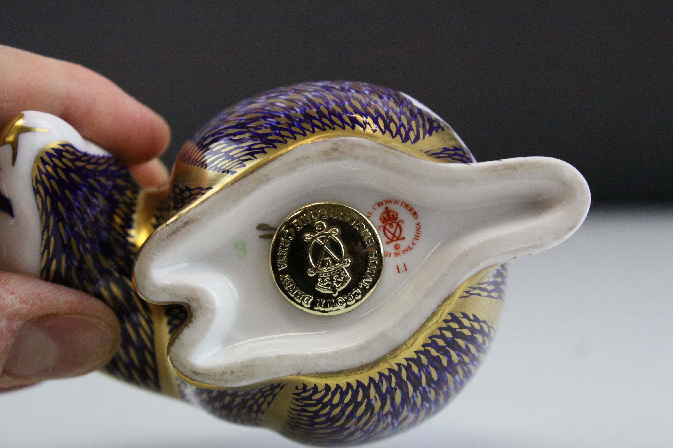 Royal Crown Derby ' Badger ' Paperweight with Gold Stopper, h.8cms - Image 3 of 5