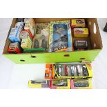 18 Boxed diecast model sets and models to include Corgo, Lledo, Matchbox Models of Yesteryear,