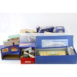 22 Boxed items of Hornby Dublo model railway to include D1 Through Station, D1 Island Platform, D1