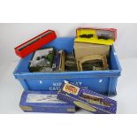 Quantity of Hornby Dublo model railway to include boxed TPO Mail Van Set, boxed D1 Platform, Dutcess