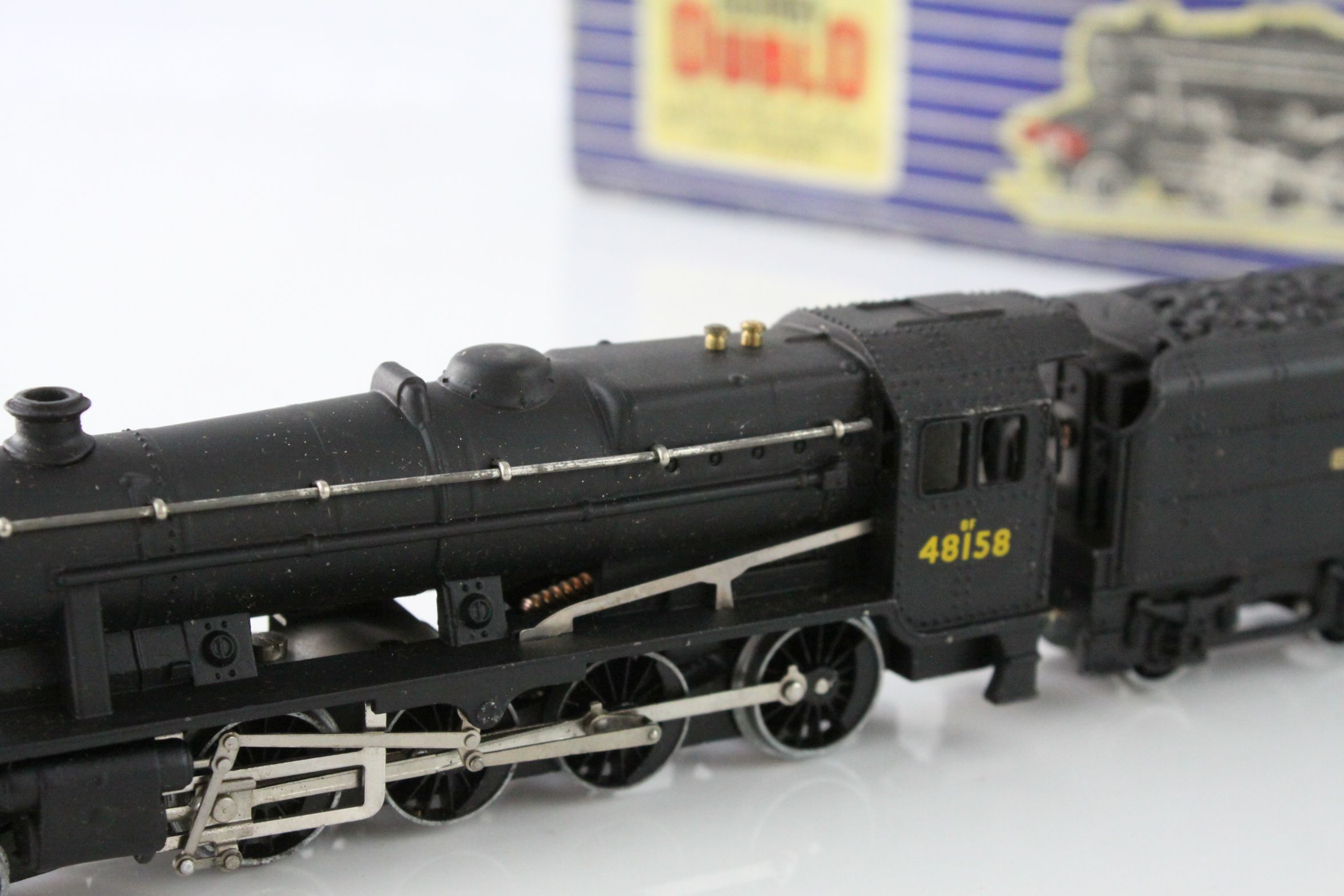 Boxed Hornby Dublo LT25 LMR 8F 2-8-0 Freight Locomotive and Tender, appearing in vg condition, split - Image 5 of 7