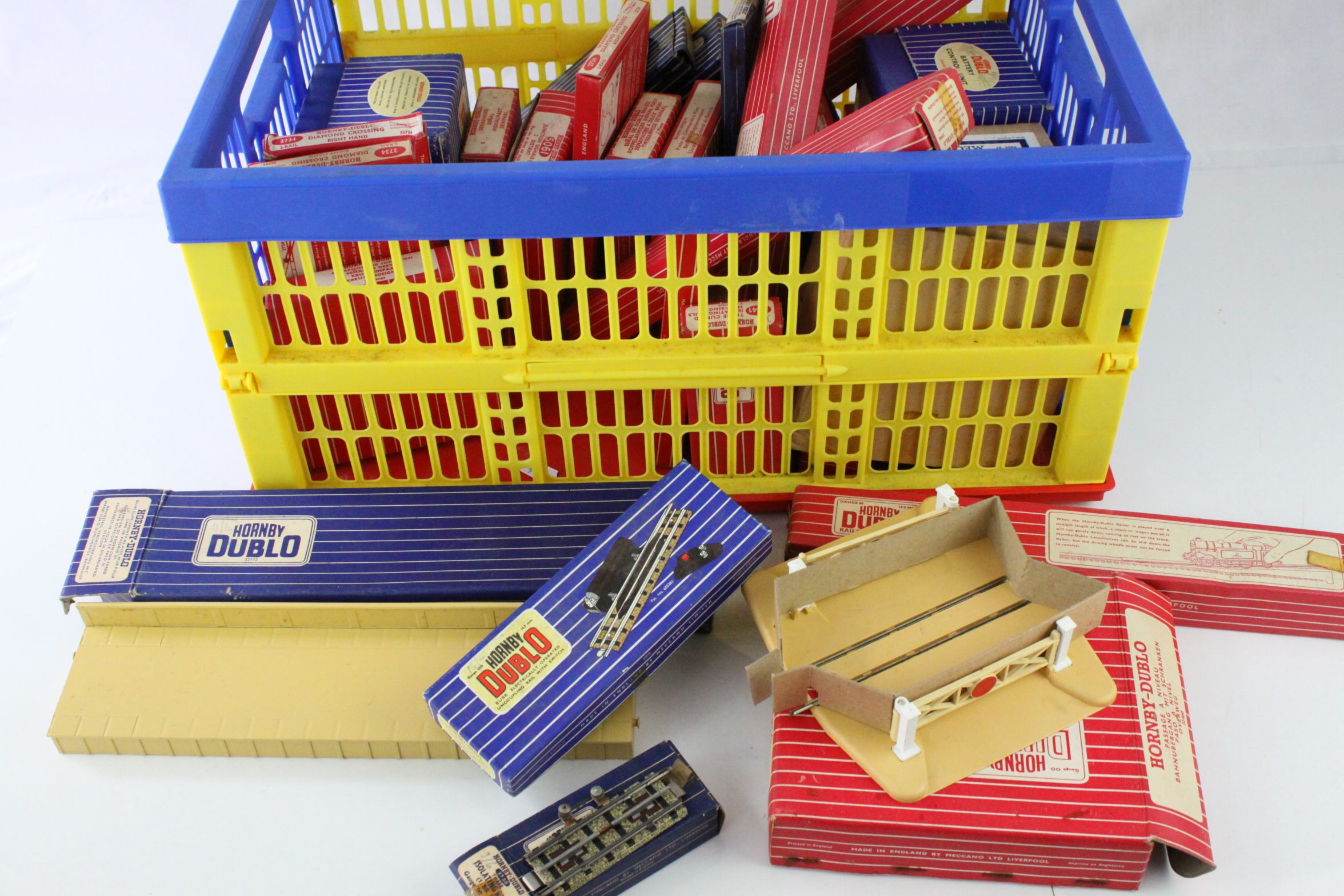 29 Boxed Hornby Dublo moel rail items of accessories to include Level Crossing, Crossing, track,