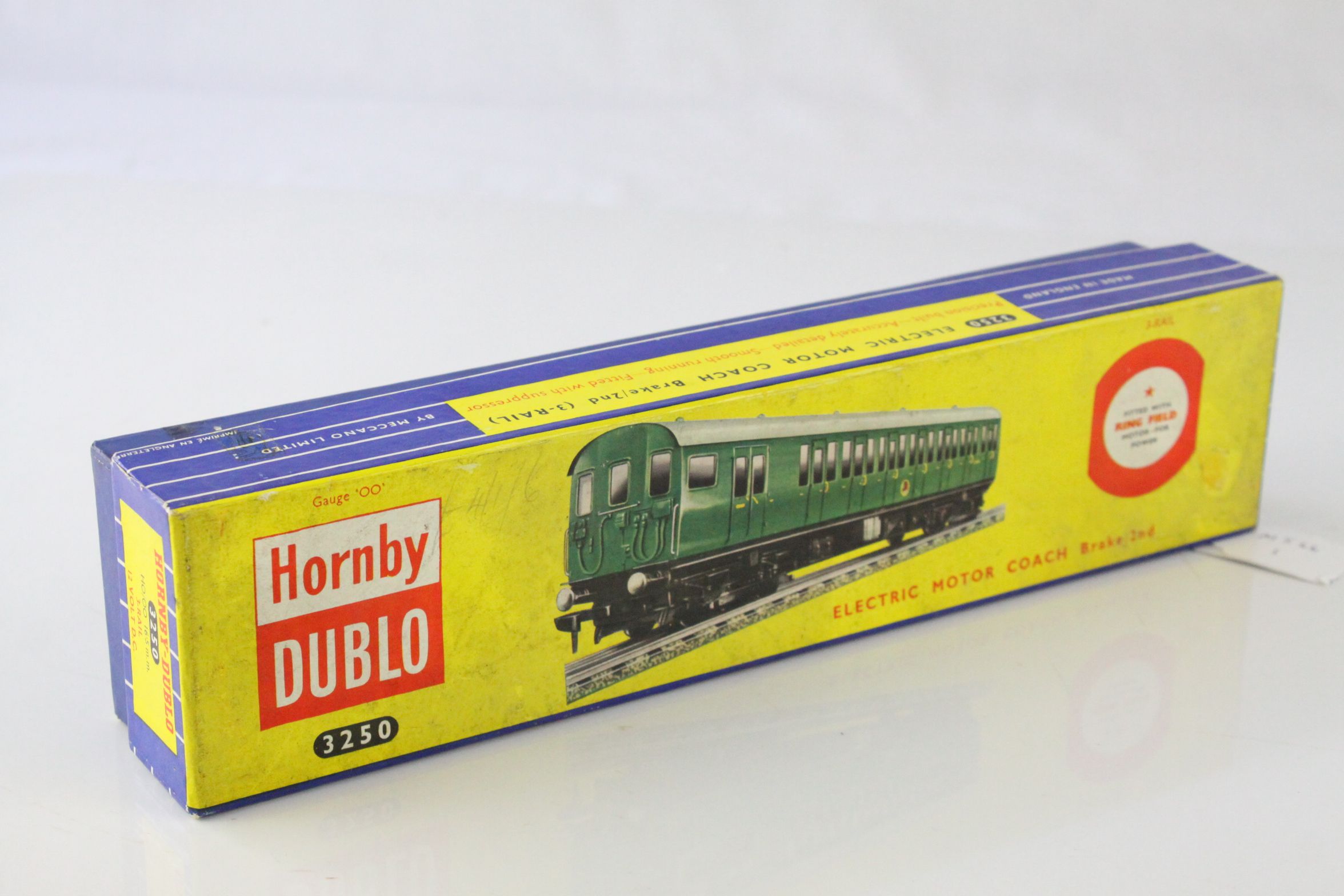 Boxed Hornby Dublo 3250 Electric Motor Coach Brake 2nd (3 rail) with original certificate, appearing - Image 5 of 5