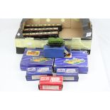 Group of Hornby Dublo model railway to include 13 x items of rolling stock (10 boxed), and 2 x boxed