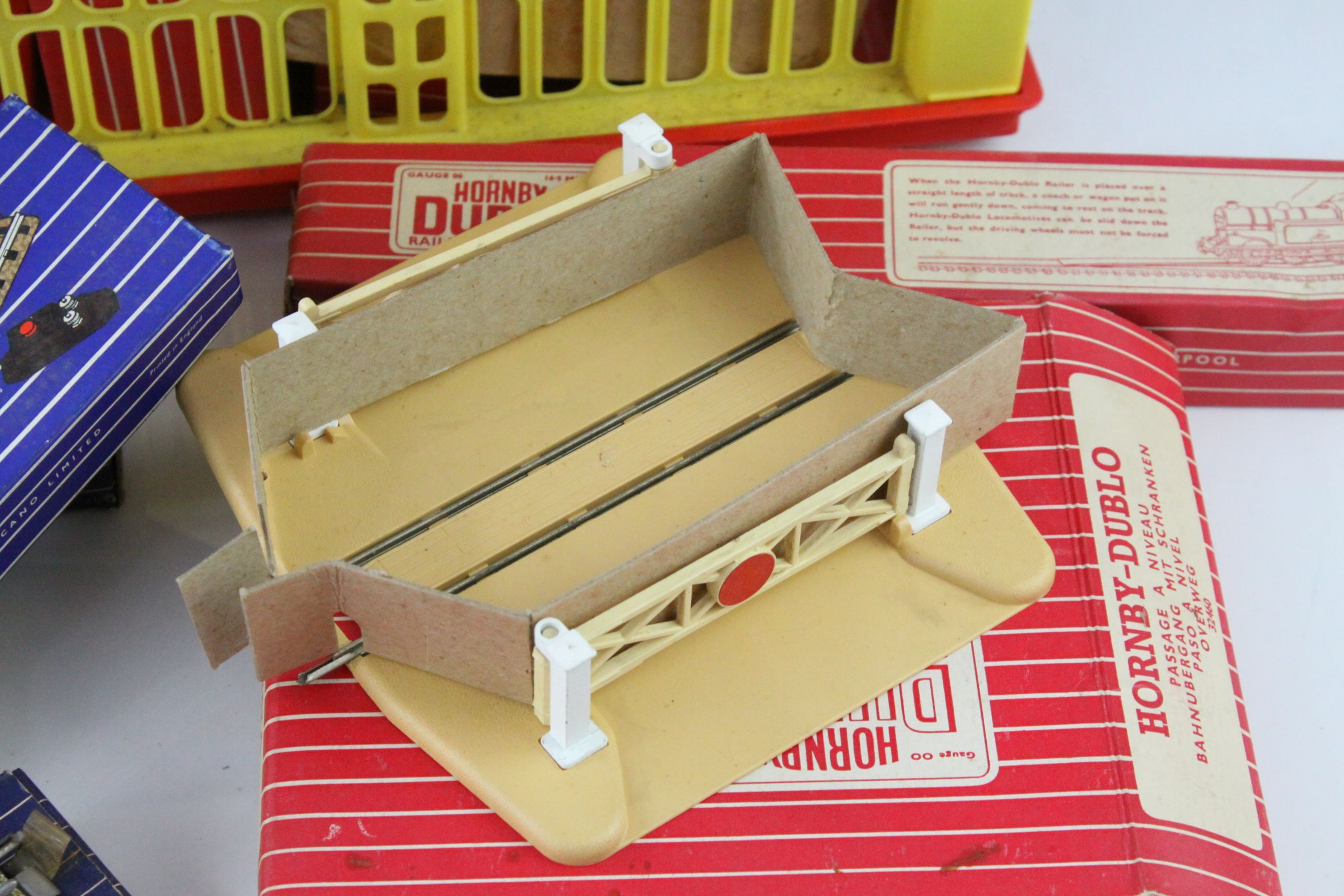 29 Boxed Hornby Dublo moel rail items of accessories to include Level Crossing, Crossing, track, - Image 3 of 8