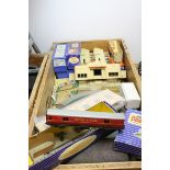 Quantity of Hornby Dublo model rail to include boxed examples featuring Royal Mail Coach set, D1