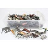 Quantity of mid 20th C metal farm and zoo animals to include Britains