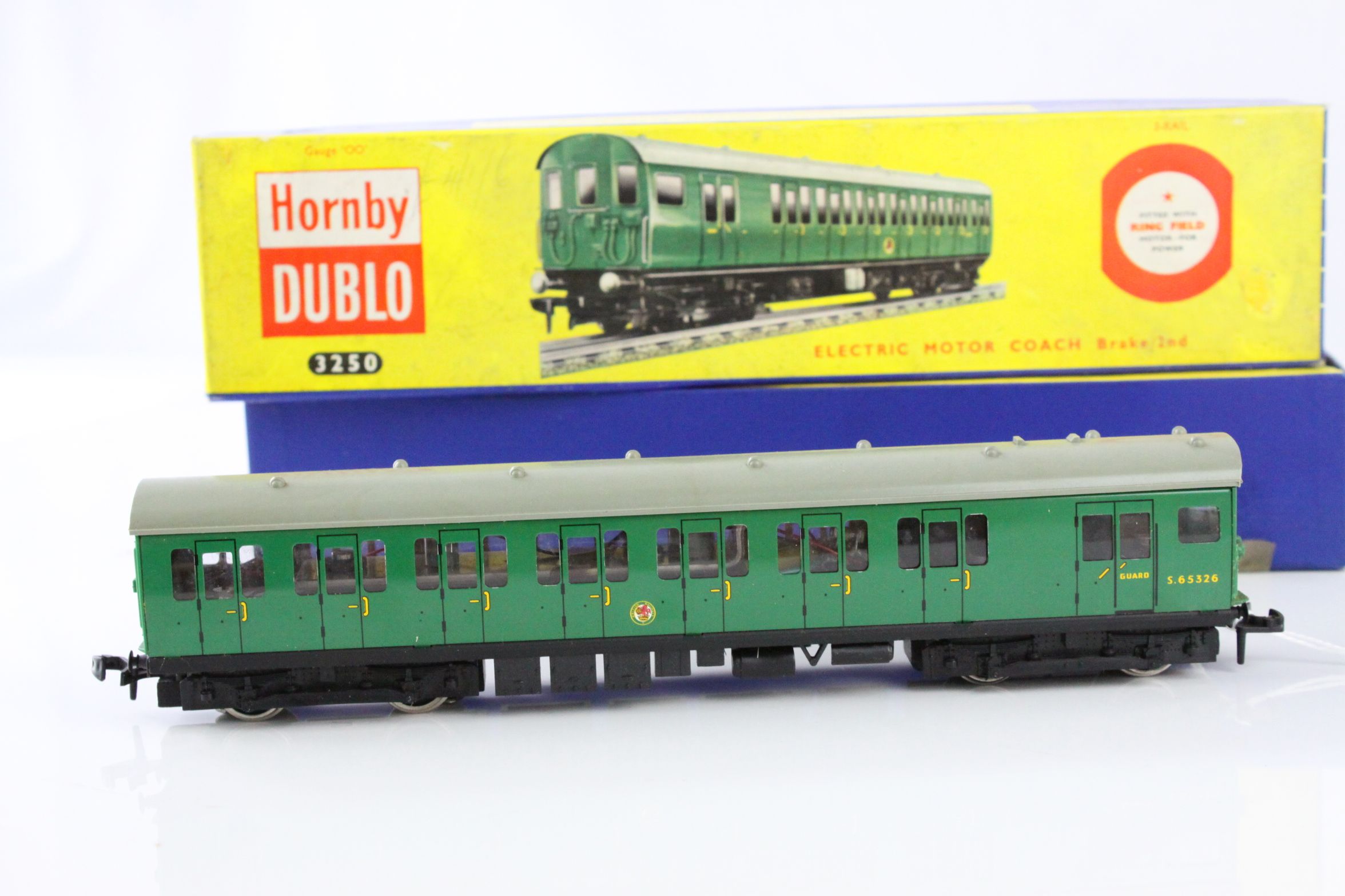 Boxed Hornby Dublo 3250 Electric Motor Coach Brake 2nd (3 rail) with original certificate, appearing - Image 2 of 5