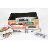 26 Cased / boxed items of rolling stock to include Lima, Hornby, Walthers, Arnold etc