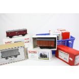 Eight boxed O gauge kit built items of rolling stock to include Slaters Coach Kits x 1 (7C020 4