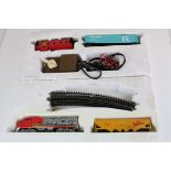 Bachmann OO gauge model railway to include 2 x Santa Fe locomotives, 2 x items of rolling stock,