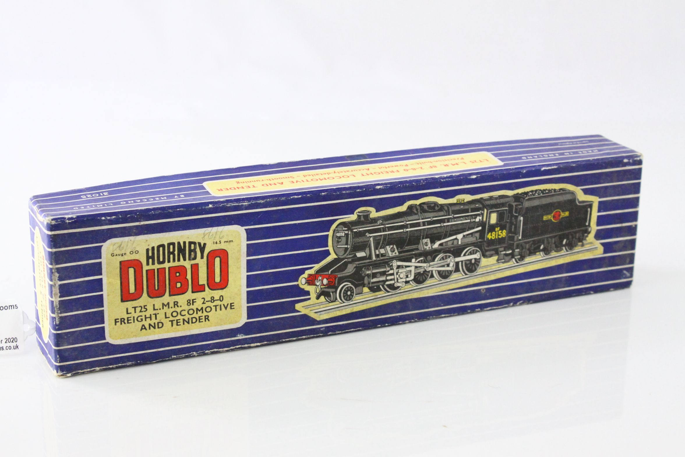 Boxed Hornby Dublo LT25 LMR 8F 2-8-0 Freight Locomotive and Tender, appearing in vg condition, split - Image 7 of 7