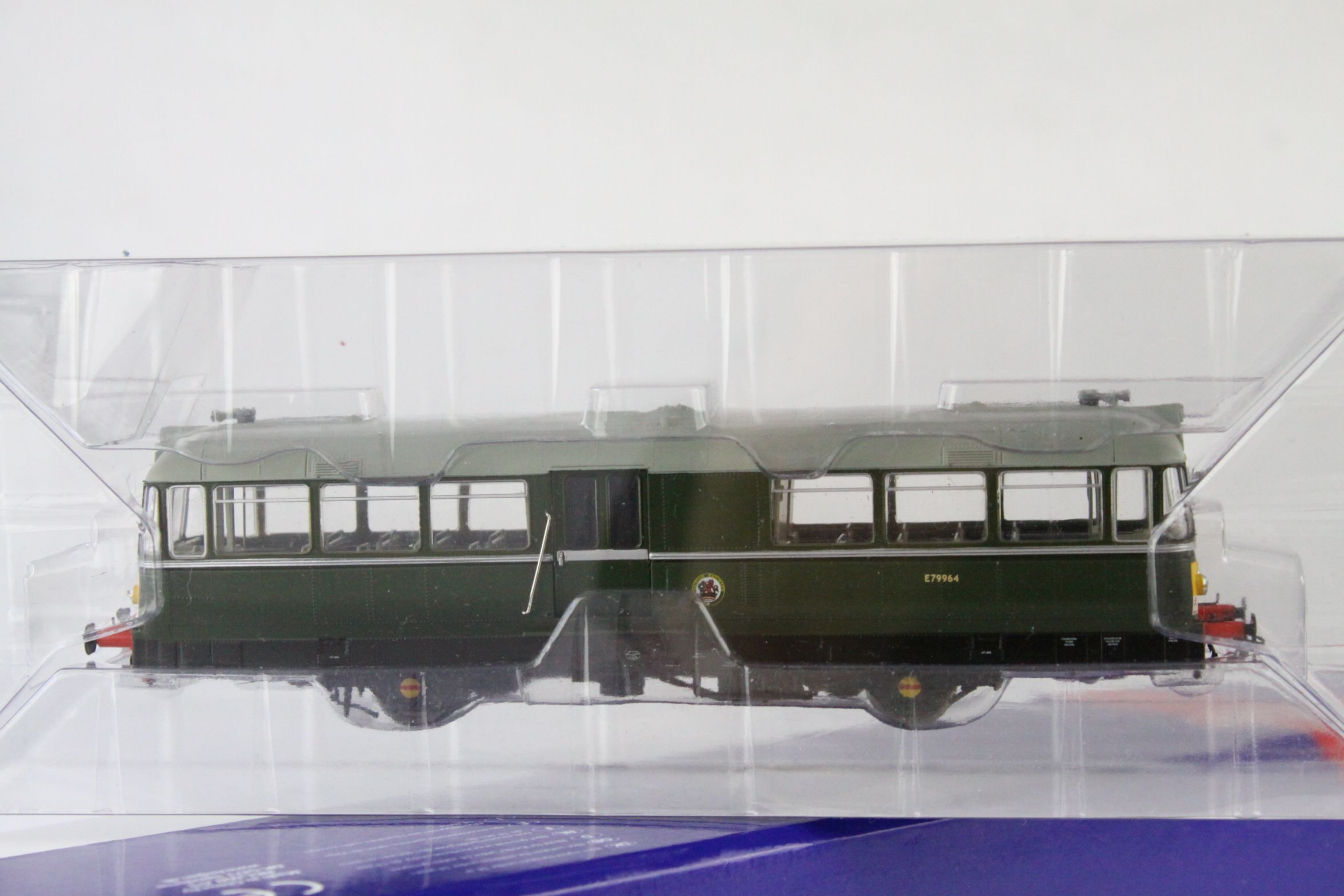 Boxed Heljan OO gauge 8703 Railbus W&M E79964 locomotive in dark green with large yellow panels, - Image 5 of 6