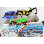 Group of diecast models and accessories to include boxed Matchbox MotorCity 200 & MotorCity 400,