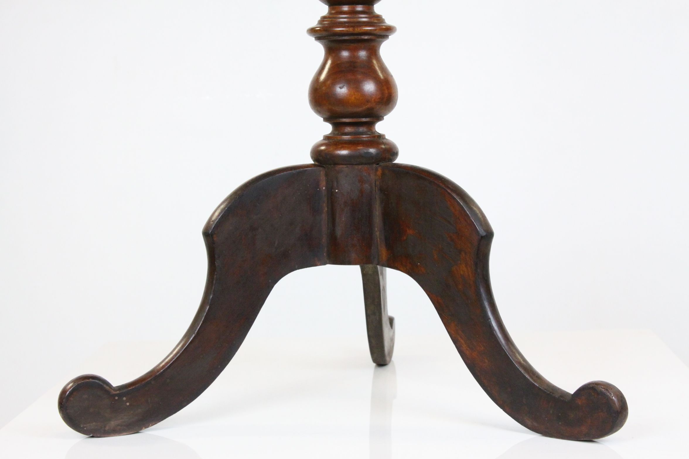 19th century Mahogany Pedestal Lamp Table with square top, 47cms wide x 70cms high - Image 4 of 9