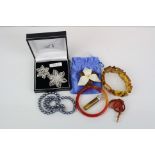 A small collection of costume jewellery to include a silver brooch and an agate bangle.
