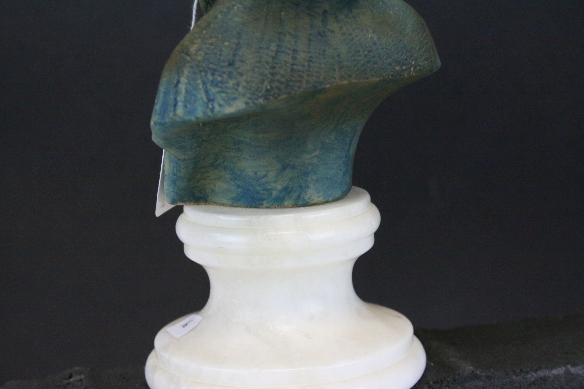 Painted Alabaster Figure of a 1920's Lady, 17cms high - Image 4 of 5