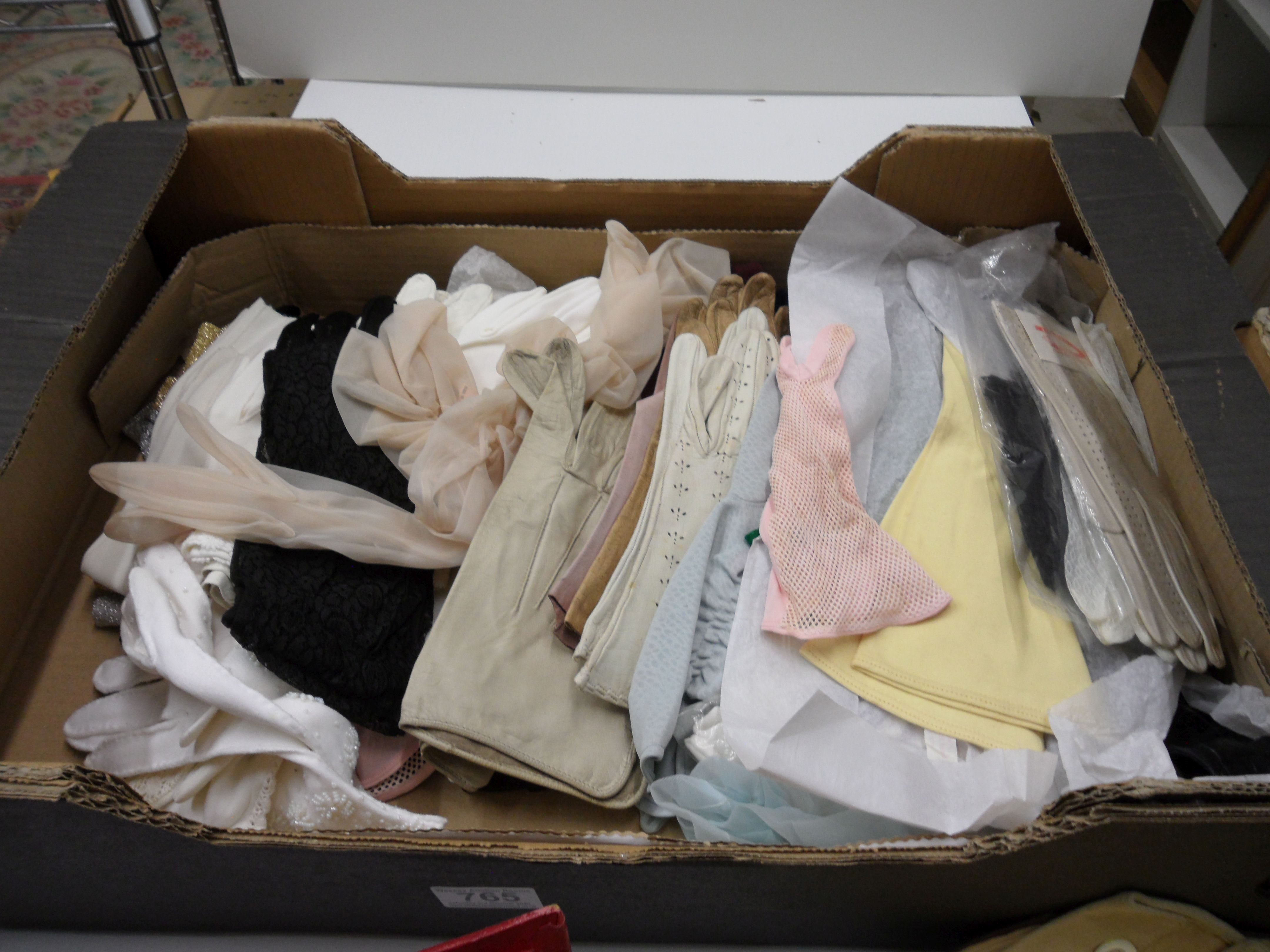Large Collection of mainly Ladies Gloves dating from the Early to Mid 20th century including Leather - Image 2 of 4