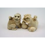 Ivory netsuke of a dog with a bee on it's shoulder, signed, h: 4.25 cm and another of two rats