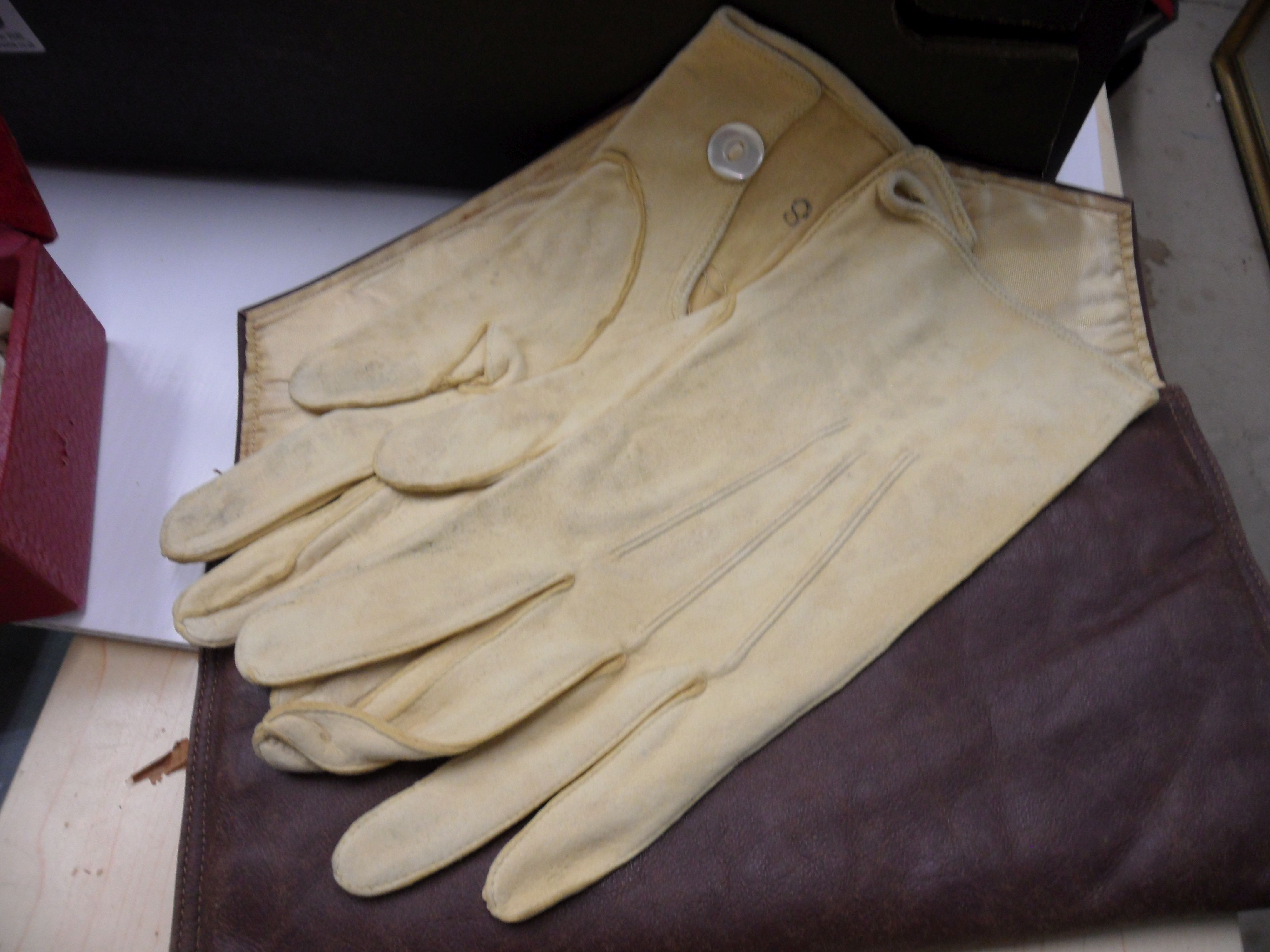 Large Collection of mainly Ladies Gloves dating from the Early to Mid 20th century including Leather - Image 4 of 4