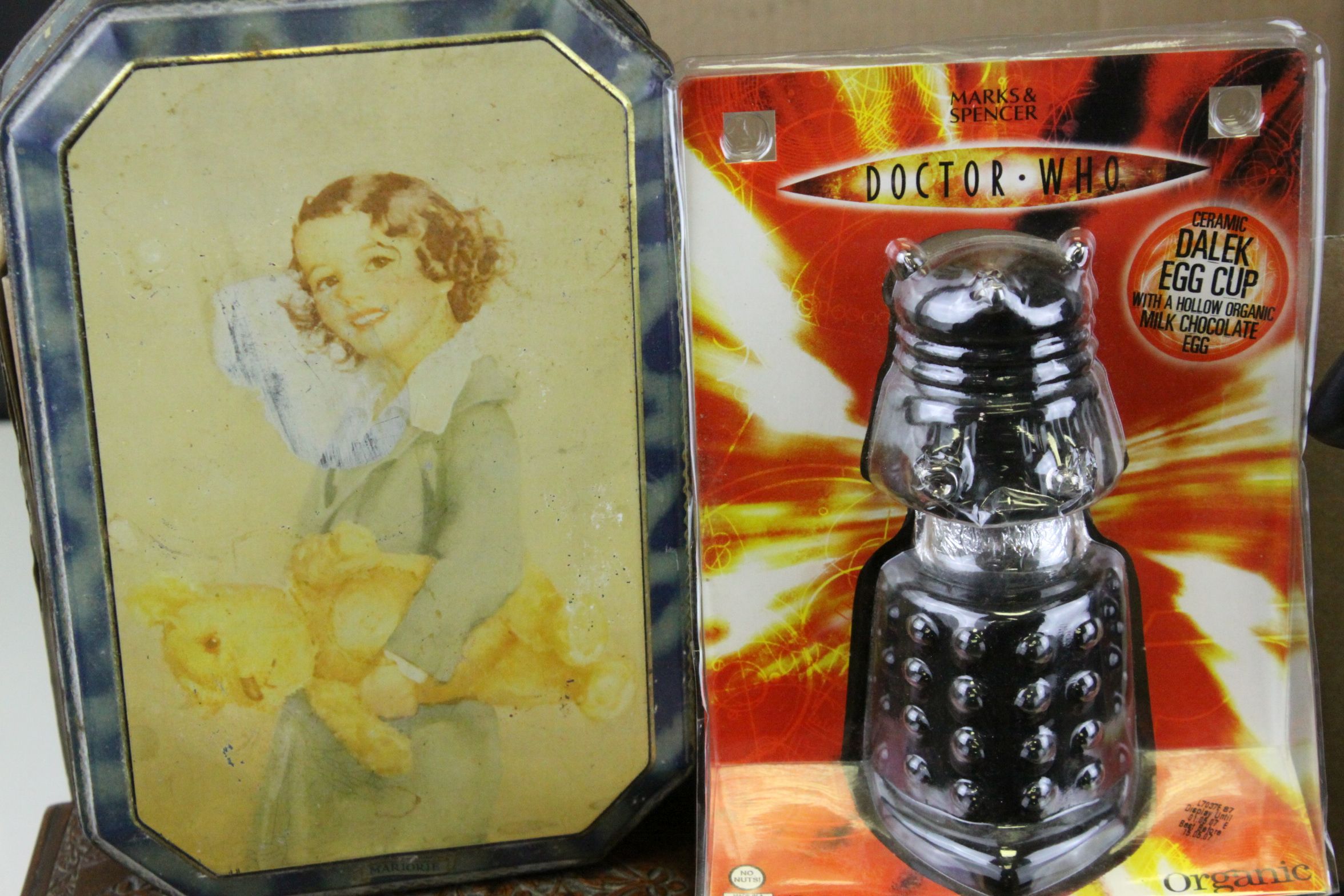 Mixed Lot of Collectables including Boxed Doctor Who Items, Carved Wooden Cigarette Dispenser, etc - Image 2 of 8