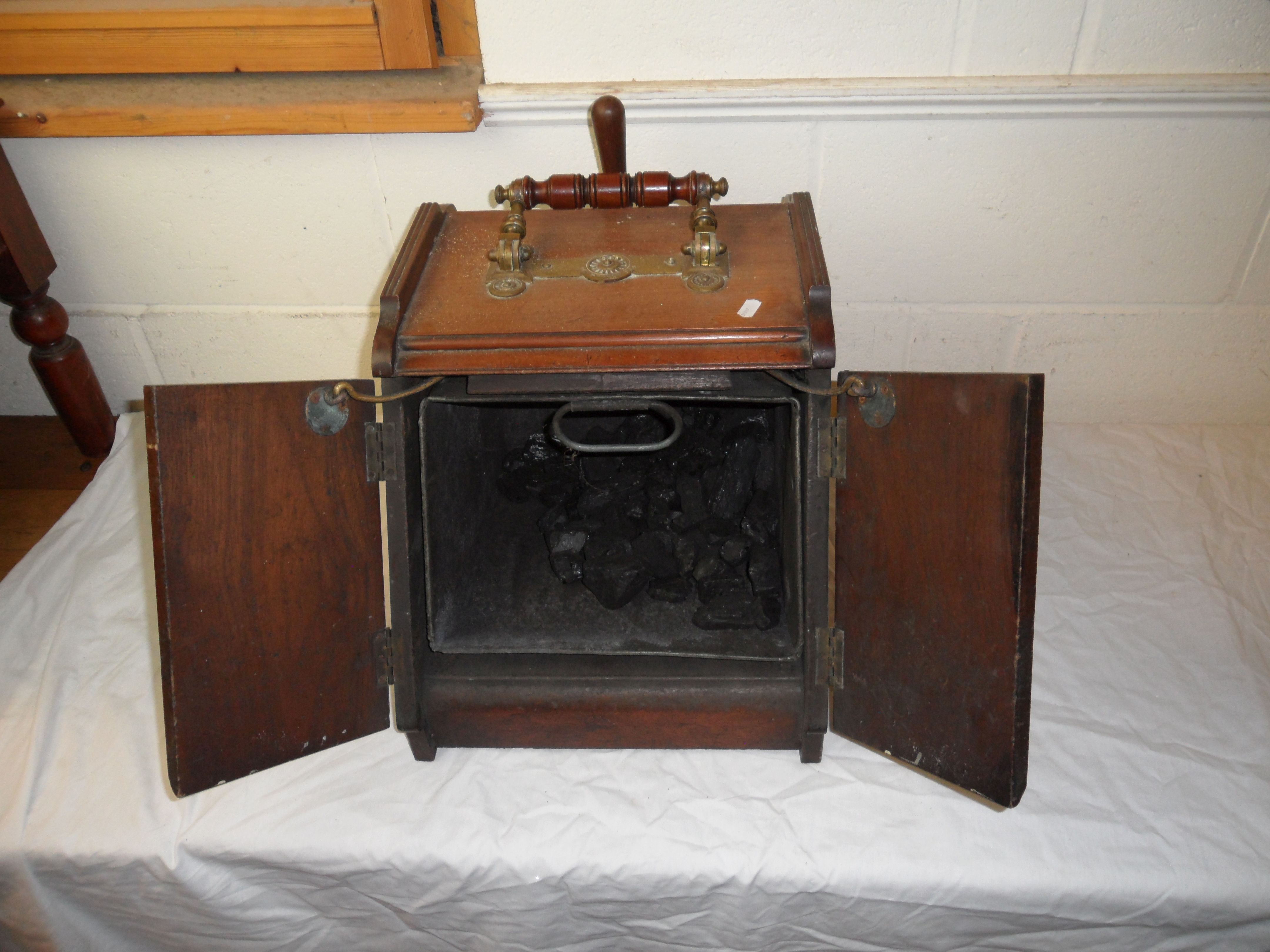 Arts and Crafts Wooden and Brass Coal Scuttle with Shovel - Image 2 of 3