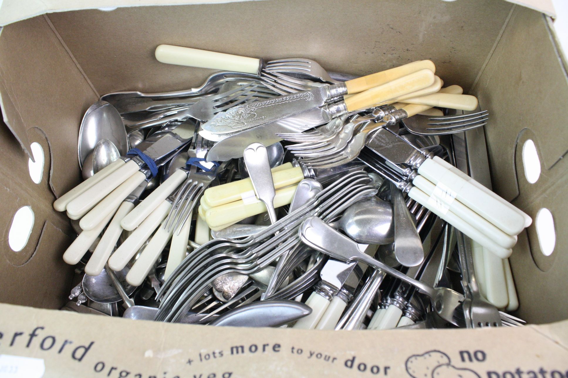 A box of mixed flatware to include silver plate and hallmarked silver collared examples. - Image 4 of 4