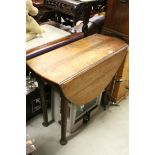 George III Oak Oval Gate-leg table raised on turned legs with pad feet, 87cms long x 73cms high