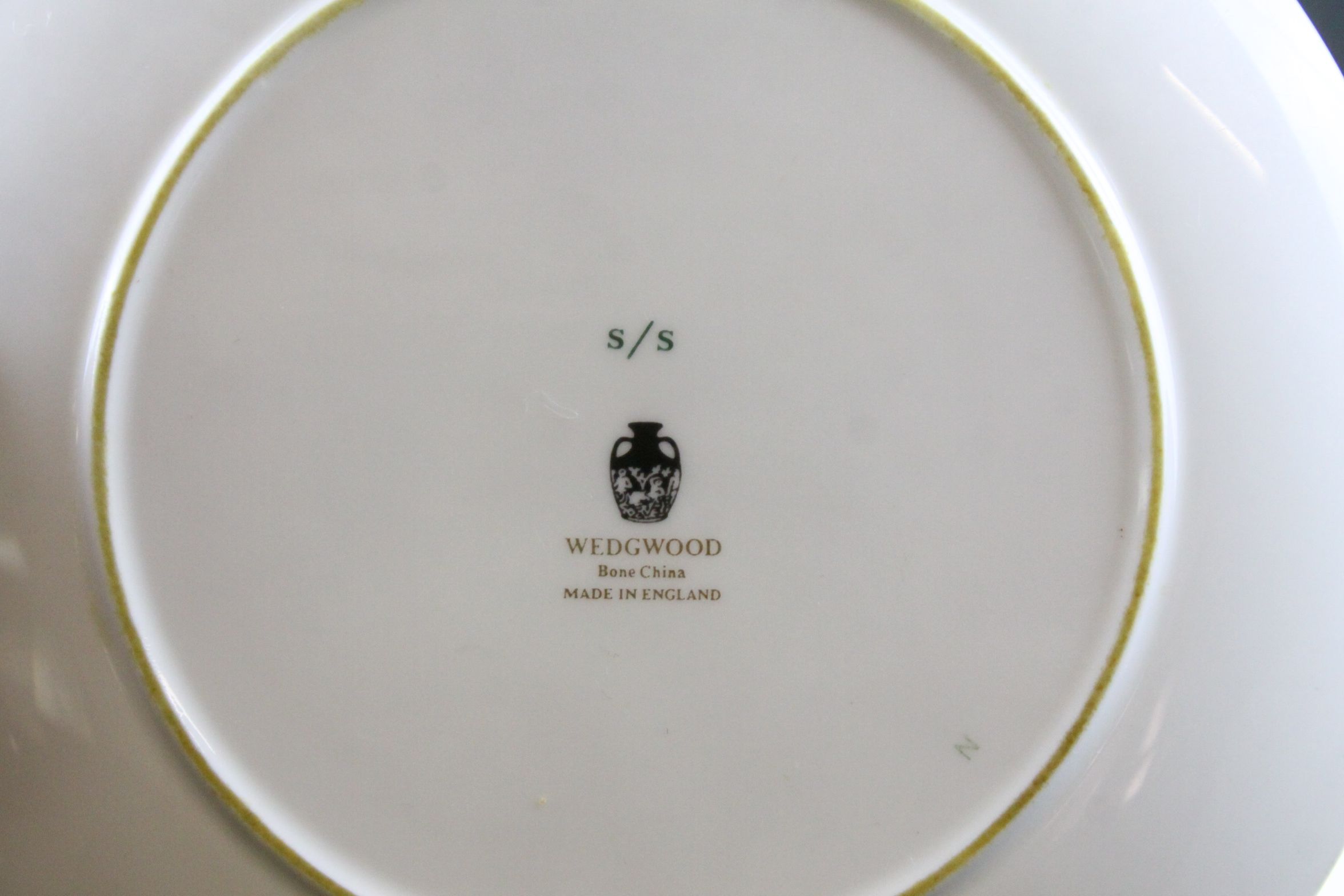 Wedgwood ' Ice Rose ' Extensive Part Dinner Service with blue twin rose on a white ground - Image 5 of 9