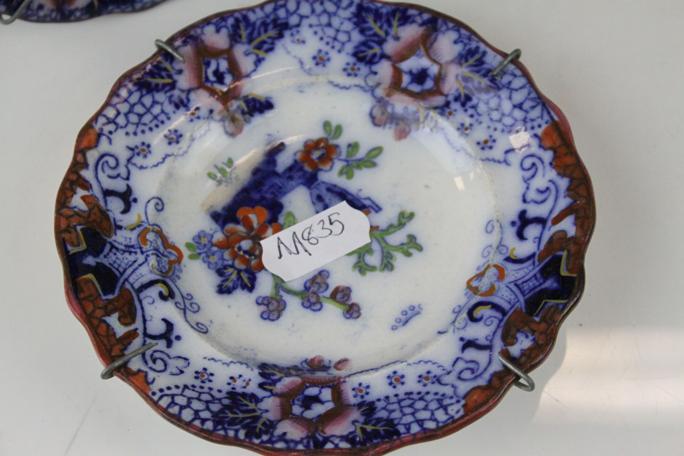 An 18th century Caughley teabowl and a pair of 19th century miniature plates with transfer - Image 4 of 6