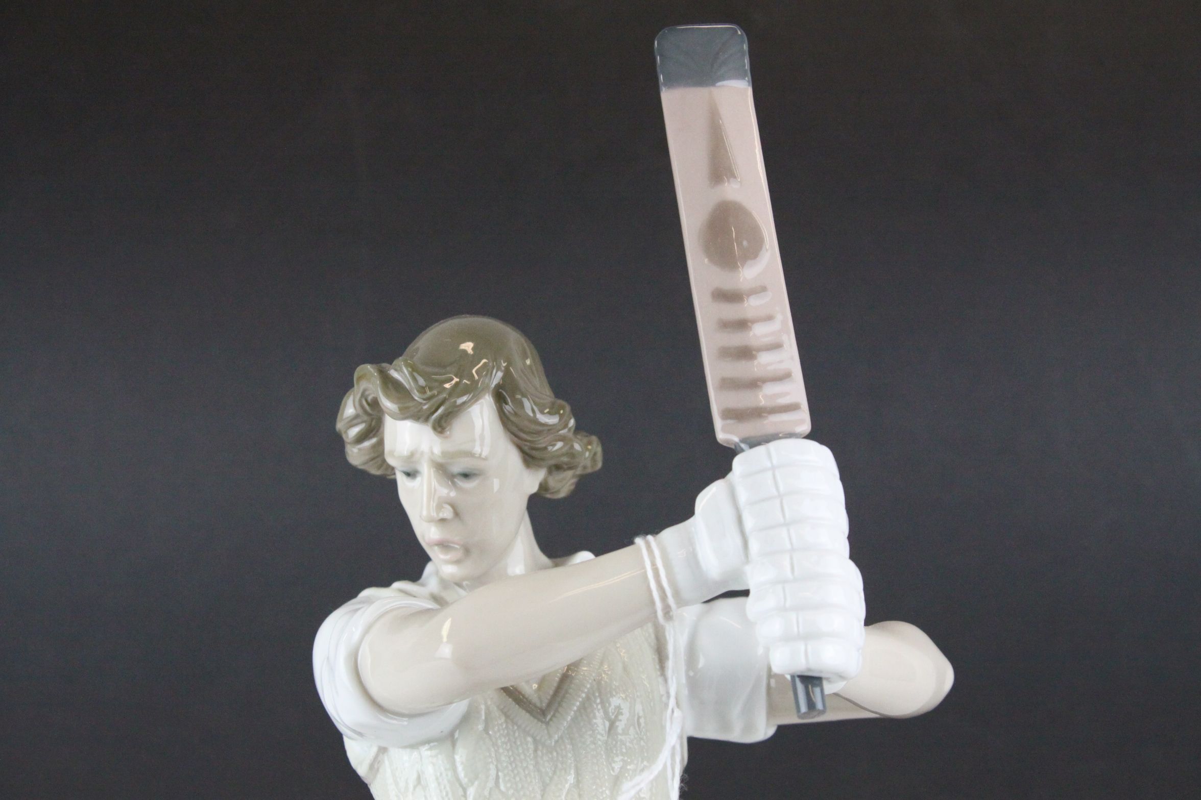 Lladro Cricketer, model 6865, 2002, 41cms high - Image 2 of 7