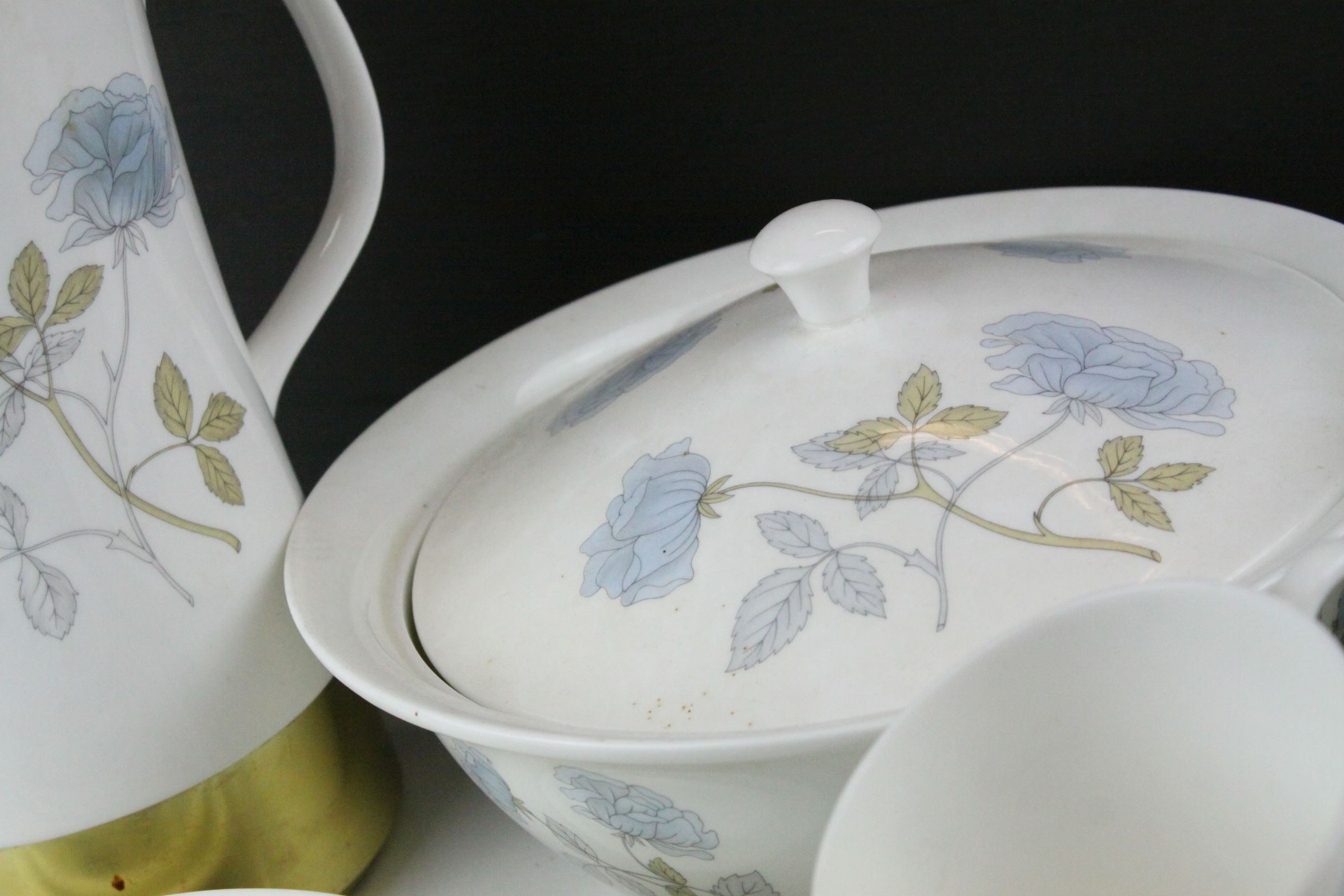 Wedgwood ' Ice Rose ' Extensive Part Dinner Service with blue twin rose on a white ground - Image 6 of 9