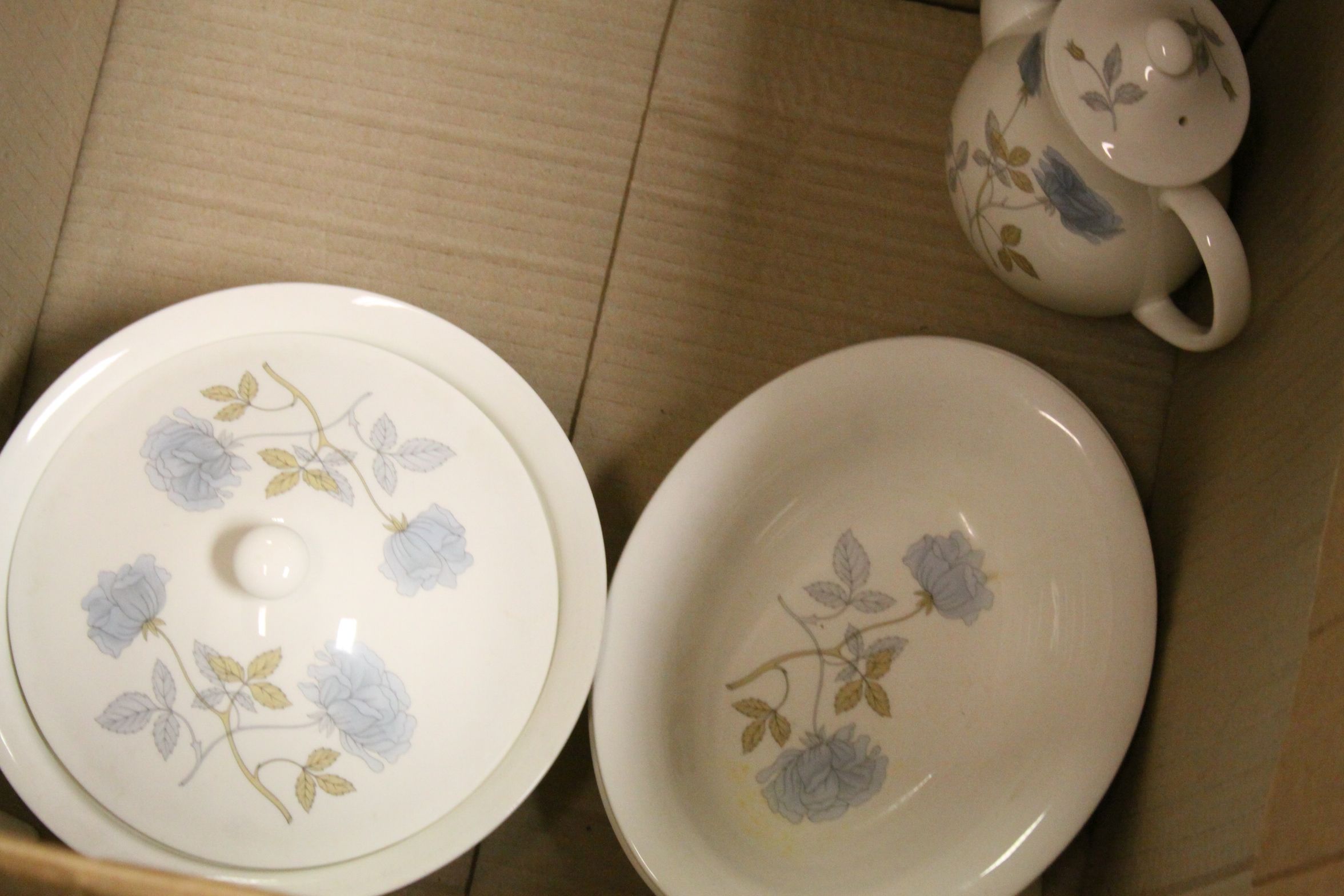 Wedgwood ' Ice Rose ' Extensive Part Dinner Service with blue twin rose on a white ground - Image 8 of 9