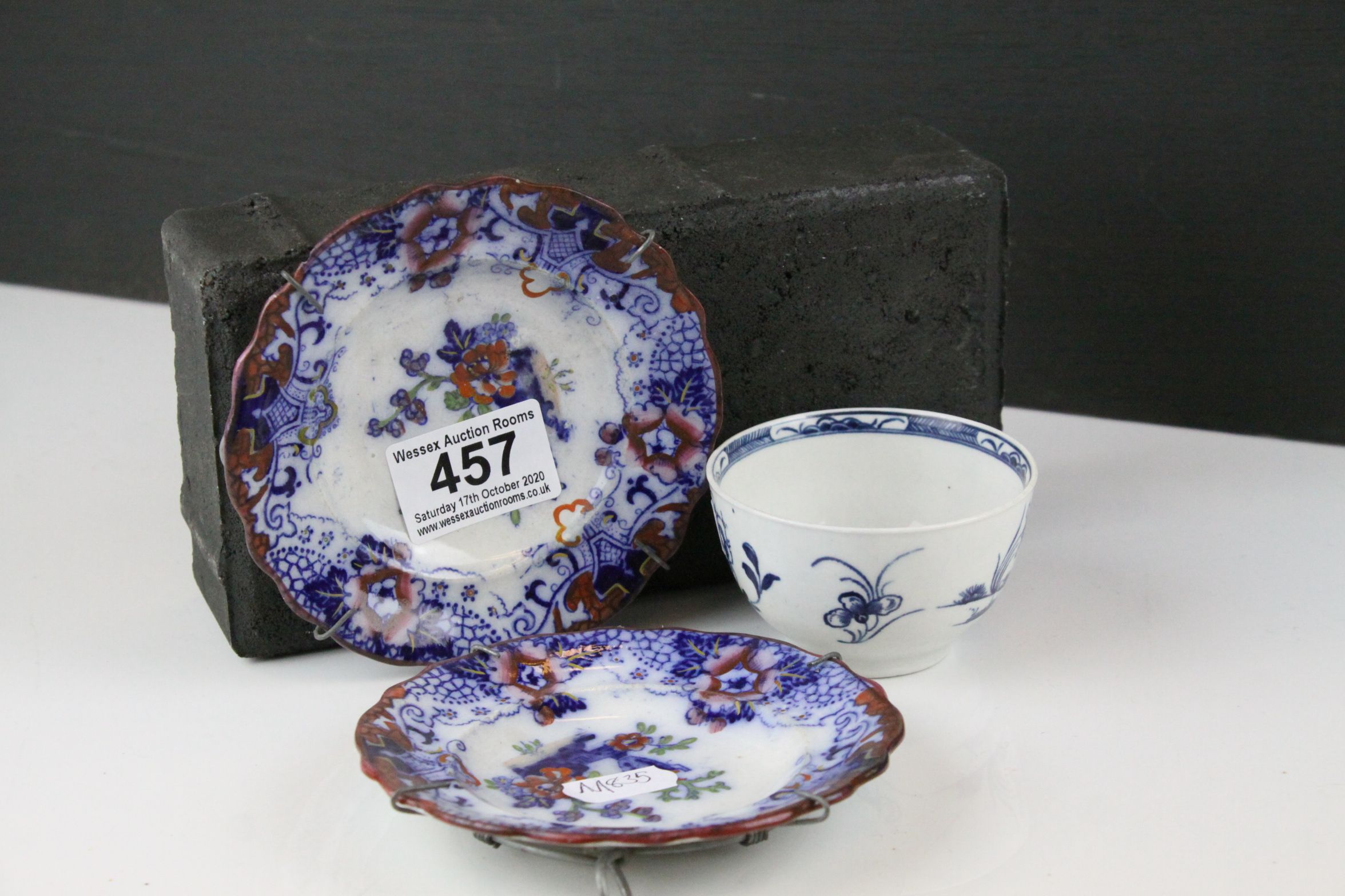 An 18th century Caughley teabowl and a pair of 19th century miniature plates with transfer