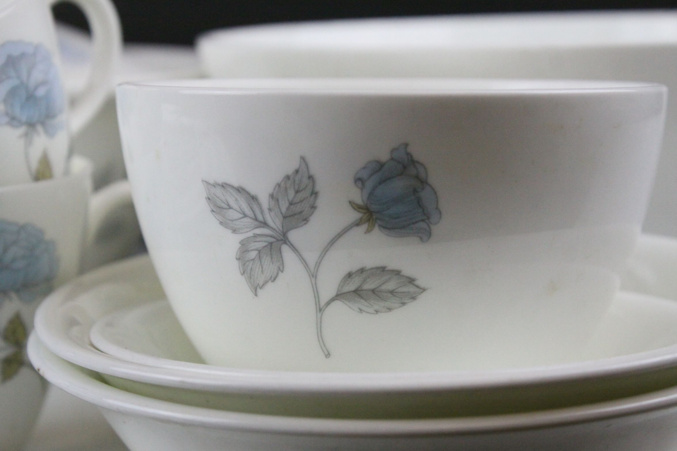 Wedgwood ' Ice Rose ' Extensive Part Dinner Service with blue twin rose on a white ground - Image 2 of 9