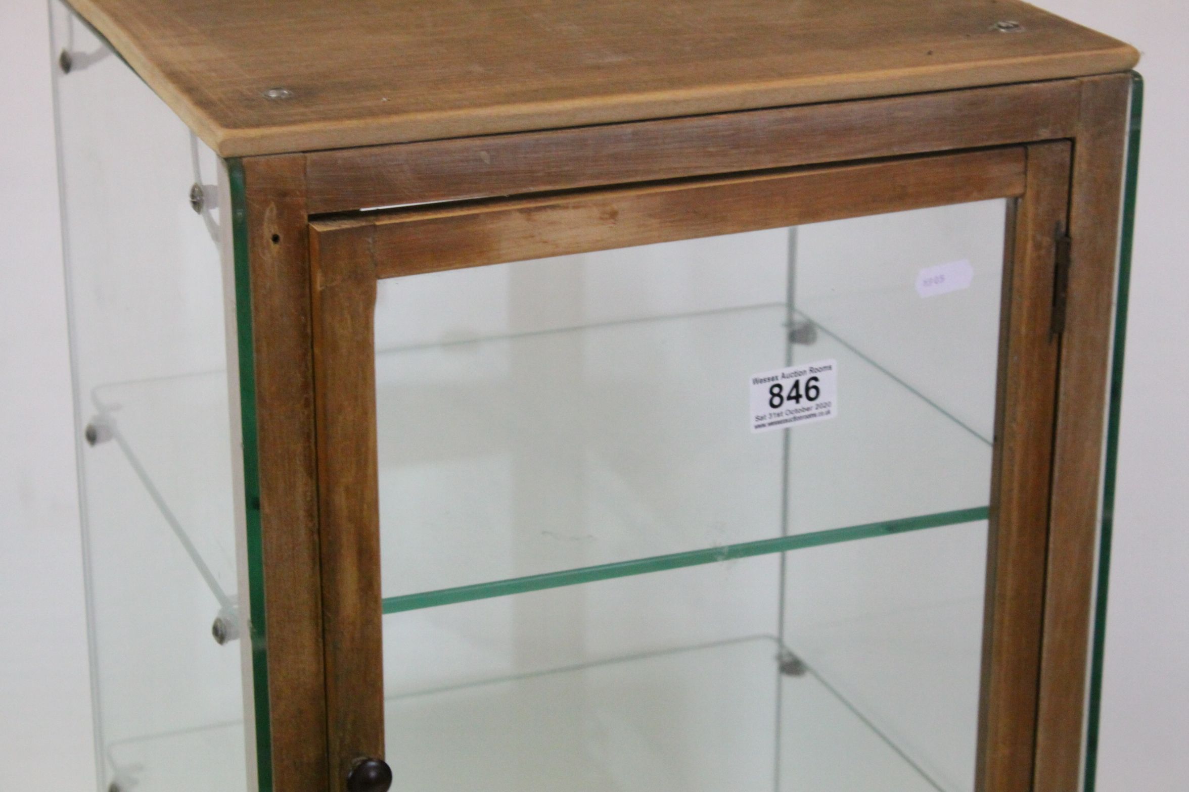 Mid 20th century Wooden Framed and Glass Shop Display Cabinet, with single door opening to two - Image 2 of 8