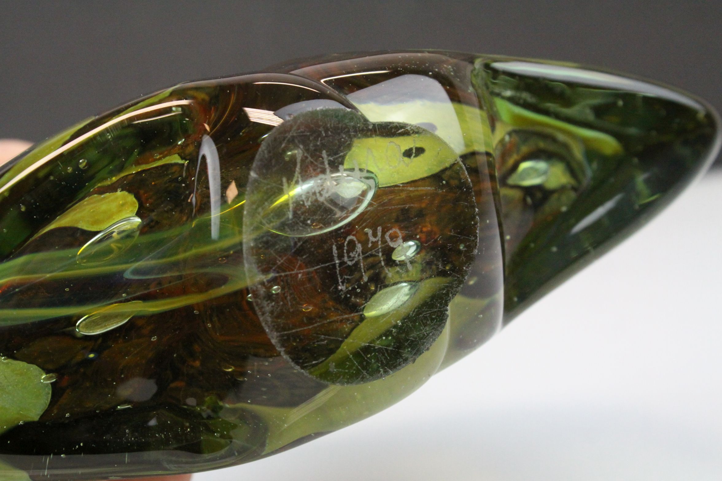 Mdina Glass Axe or Fish Vase with internal brown veins on a yellow / green ground, signed and - Image 7 of 9