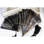 Early 20th century lace fan with bone spokes in J Duvelleroy of Paris and London box together with a