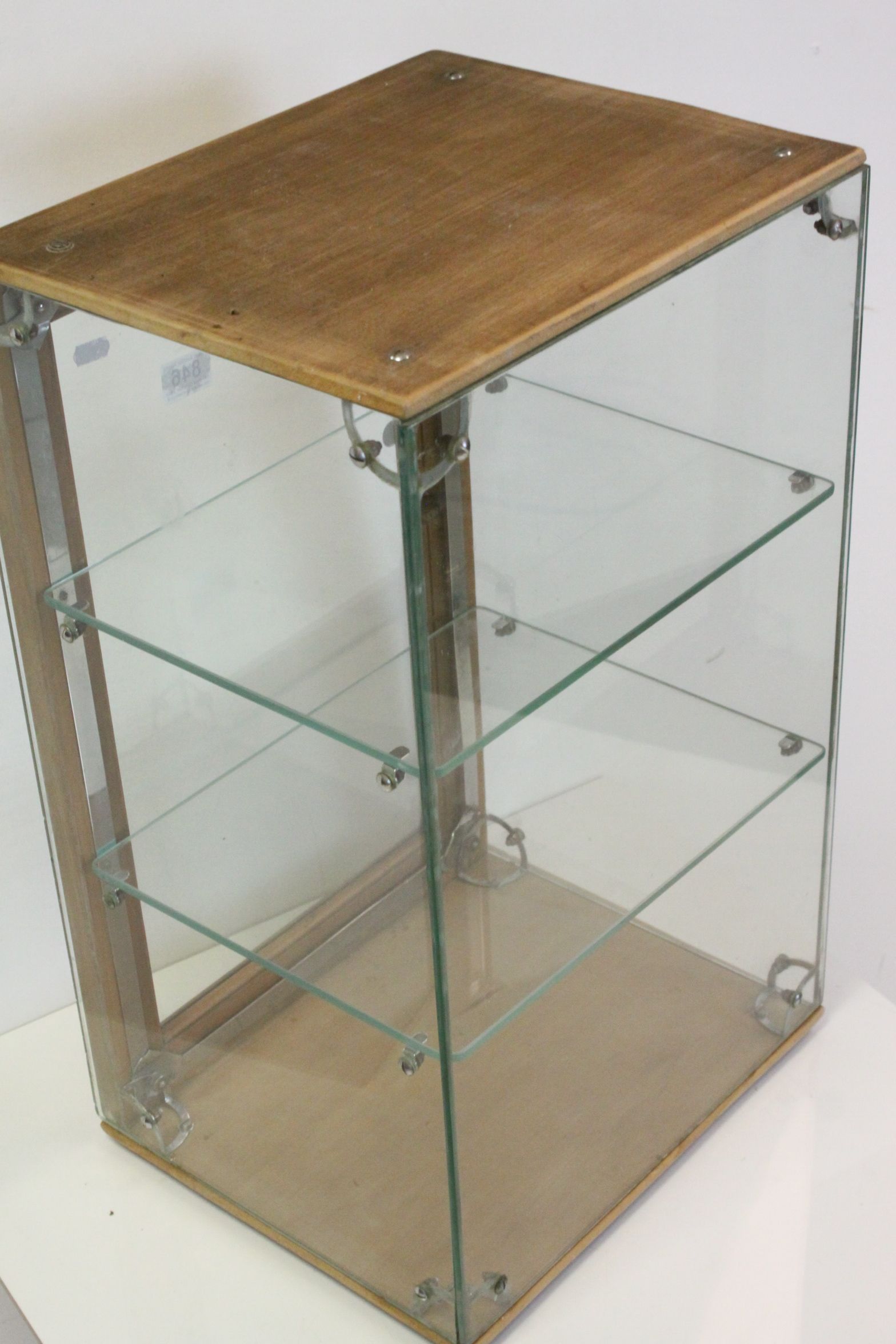 Mid 20th century Wooden Framed and Glass Shop Display Cabinet, with single door opening to two - Image 8 of 8