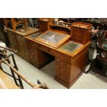 Mid 19th century Mahogany Twin Pedestal Writing Desk, the upper section with two banks of drawers