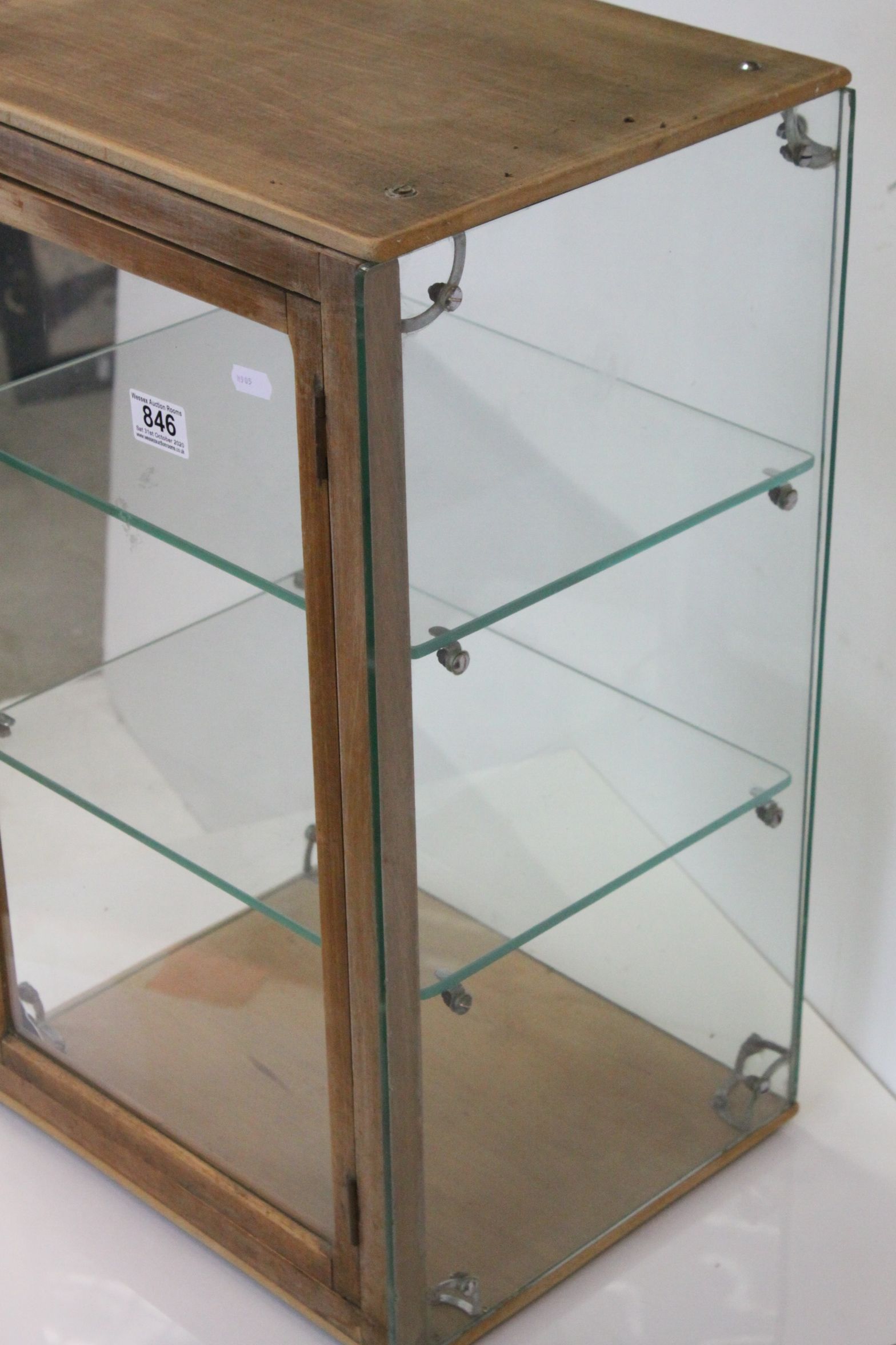 Mid 20th century Wooden Framed and Glass Shop Display Cabinet, with single door opening to two - Image 7 of 8