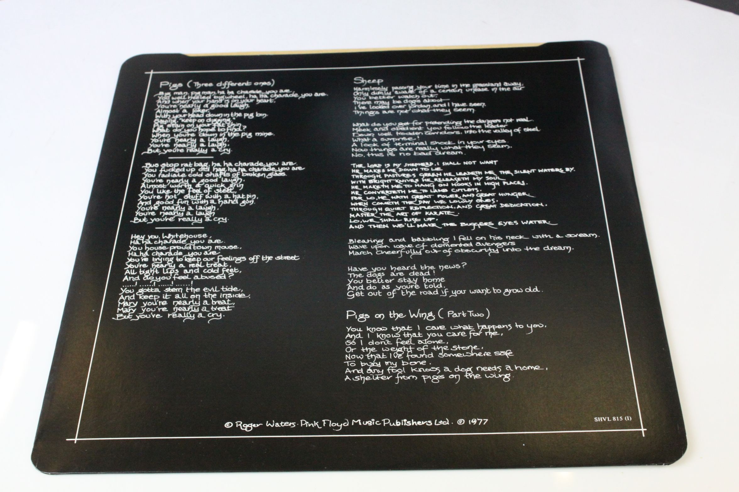 Vinyl - Pink Floyd Animals 1st press LP on Harvest SHVL815 in ex condition - Image 7 of 8