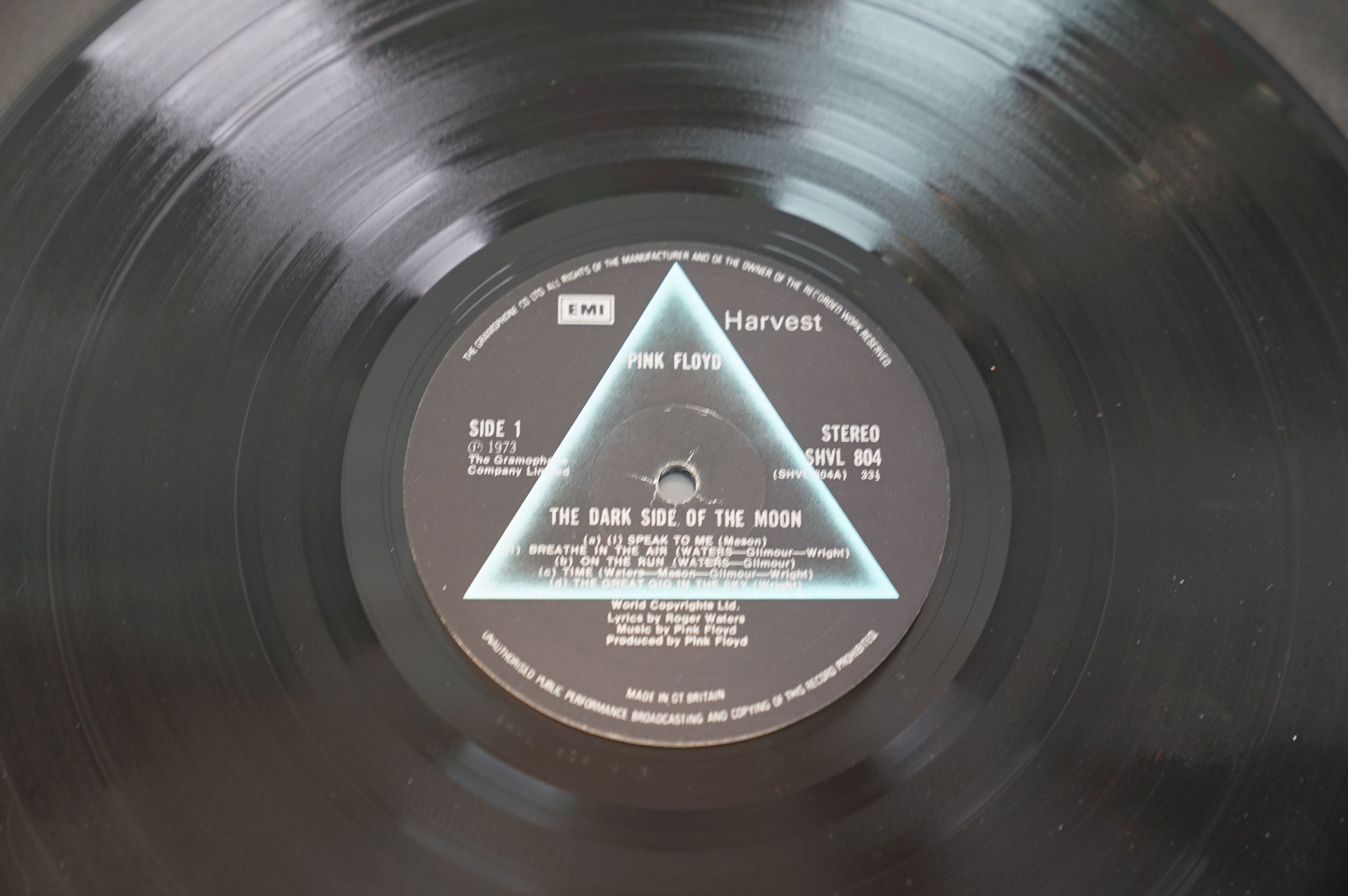 Vinyl - Four Pink Floyd LPs to include Dark Side of The Moon on Harvest SHVL804 stereo, Meddle on - Image 9 of 32