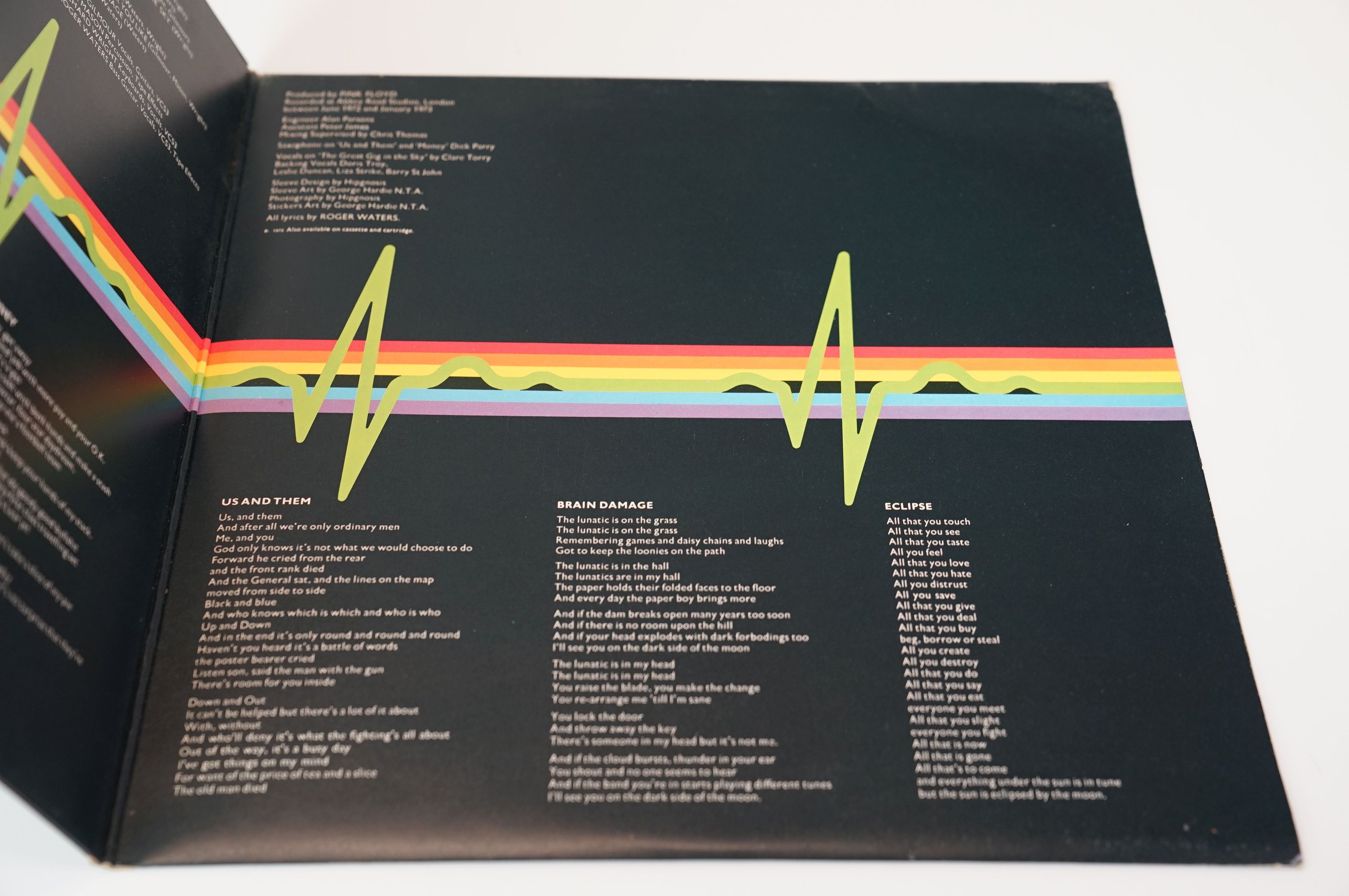 Vinyl - Four Pink Floyd LPs to include Dark Side of The Moon on Harvest SHVL804 stereo, Meddle on - Image 3 of 32