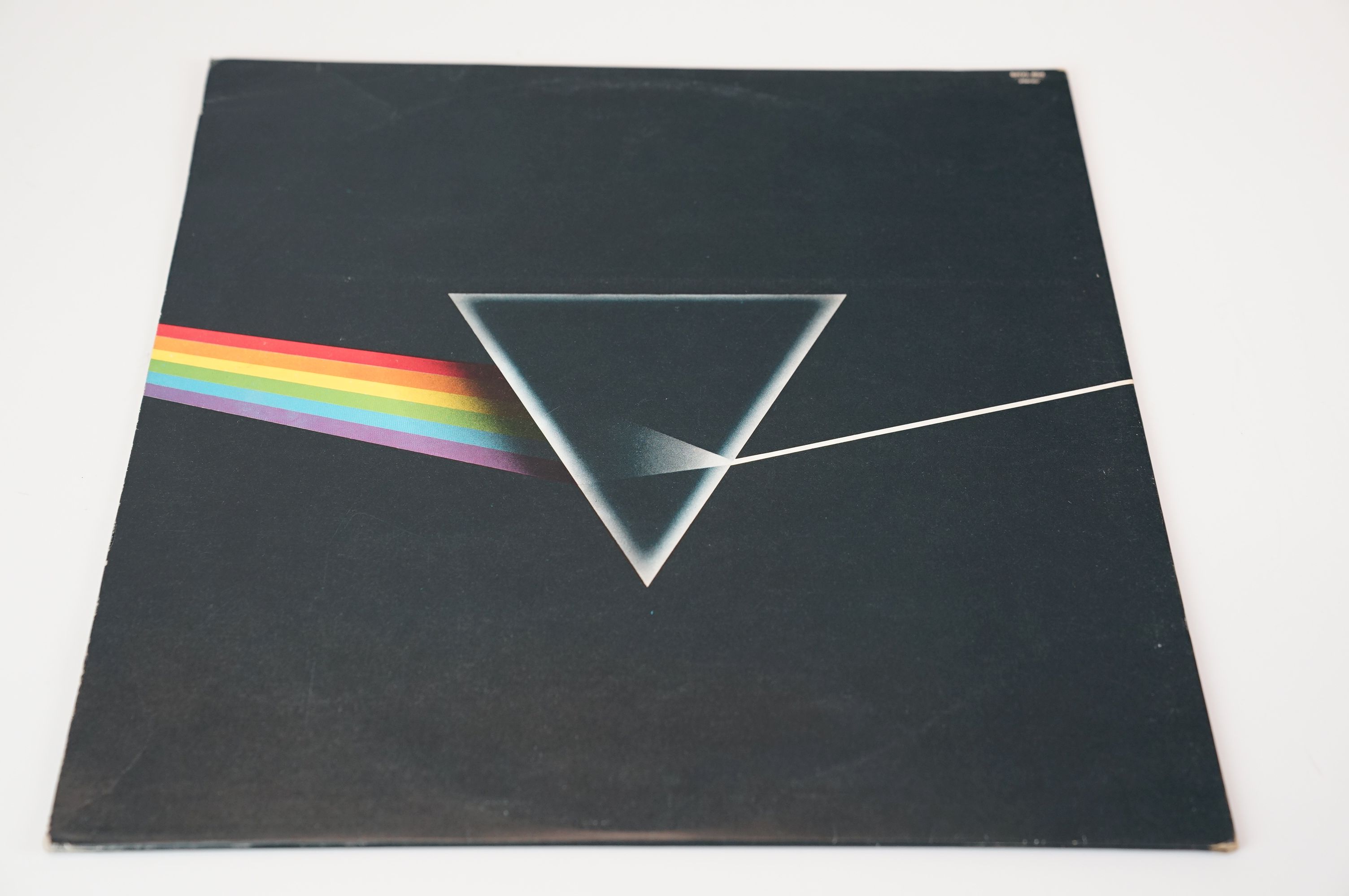 Vinyl - Four Pink Floyd LPs to include Dark Side of The Moon on Harvest SHVL804 stereo, Meddle on - Image 5 of 32